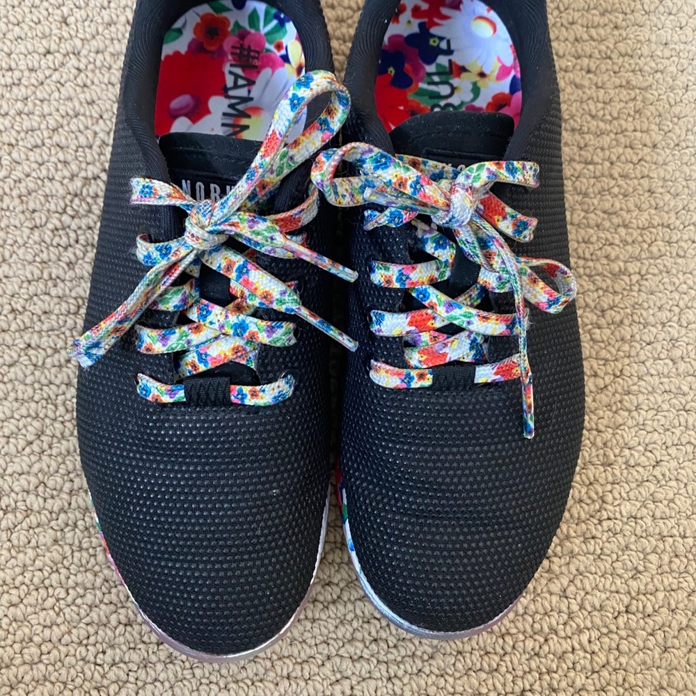 NOBULL Black daisy trainer